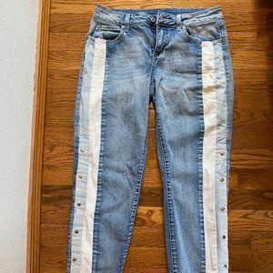 Women's size 27 mid-rise two-toned snap jeans